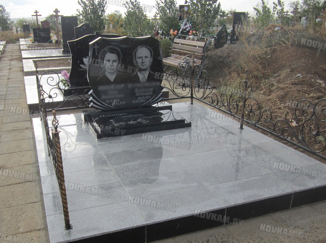 Укладка тротуарной плитки на могиле в Москве